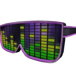 Peut inclure: Lunettes de soleil futuristes avec une monture noire et des accents violets. Les verres affichent un égaliseur coloré en vert, jaune et violet. Le design est moderne et angulaire, créant un effet visuel dynamique et attrayant.