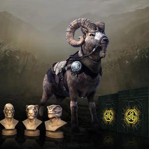 Pode incluir: Um carneiro castanho e branco com uma sela e um arreio está em frente a um fundo verde escuro. Quatro pequenas estatuetas detalhadas de cabeças humanas com desenhos intrincados estão em primeiro plano.