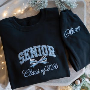 Geborduurd gepersonaliseerd seniorensweater, coquette senior teamshirt, senior night, senior zonsopgang, klasse van 2026, senior cheer cadeau