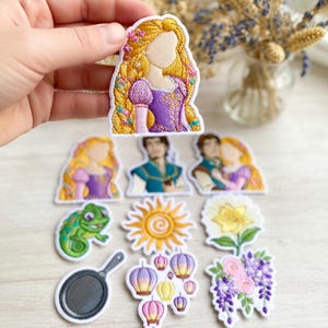 ディズニーの塔の上のラプンツェル刺繍ワッペン、ラプンツェルとフリンのアイロンワッペン、ディズニーランドワッペン、子供向けディズニー旅行ギフト、ジャケットやバックパック用ワッペン