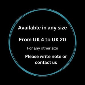 Puede incluir: Un c&iacute;rculo turquesa con texto blanco que dice "Disponible en cualquier talla De la talla UK 4 a la UK 20 Para cualquier otra talla Por favor, escribe una nota o contacta con nosotros".