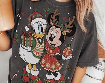 Vintage Comfort Colors Daisy Duck Minnie Mouse xoxo Shirt, Disney Weihnachts-T-Shirt, Minnie und Daisy Feiertags-Shirt, Magisches Familienurlaubs-T-Shirt