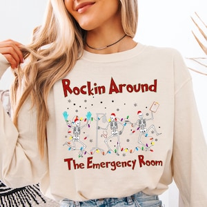 Weihnachten ER Krankenschwester Sweatshirt, Rockin rund Skeeton Weihnachten Shirt, Weihnachten Notaufnahme RN Hoodie, Weihnachten Notaufnahme Shirt