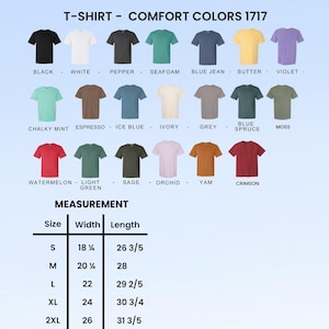K&ouml;nnte beinhalten: Eine Farbkarte f&uuml;r Comfort Colors 1717 T-Shirts mit einundzwanzig T-Shirts in verschiedenen Farbt&ouml;nen wie Schwarz, Wei&szlig;, Pfeffer, Meerschaum, Jeansblau, Butter, Violett, Kreideminze, Espresso, Eisblau, Elfenbein, Grau, Blaufichte, Moos, Wassermelone, Hellgr&uuml;n, Salbei, Orchidee, Yamswurzel und Karmesinrot. Eine Ma&szlig;tabelle zeigt die Gr&ouml;&szlig;en S bis 2XL in cm.