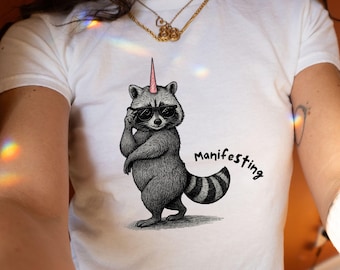Manifesting Raccoon Crop Top: Funny Y2K Graphic Tee
