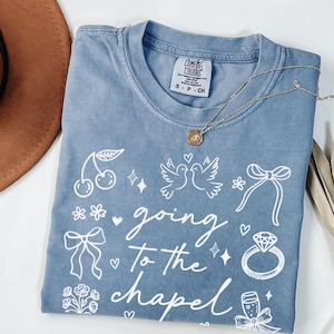 Maglietta da addio al nubilato Comfort Colors, maglietta personalizzata &quot;Going to the Chapel Gonna Get Married&quot;, maglietta da sposa Doodle Coquette