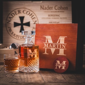 Conjunto de decantador de uísque personalizado com caixa de madeira: presente para padrinhos
