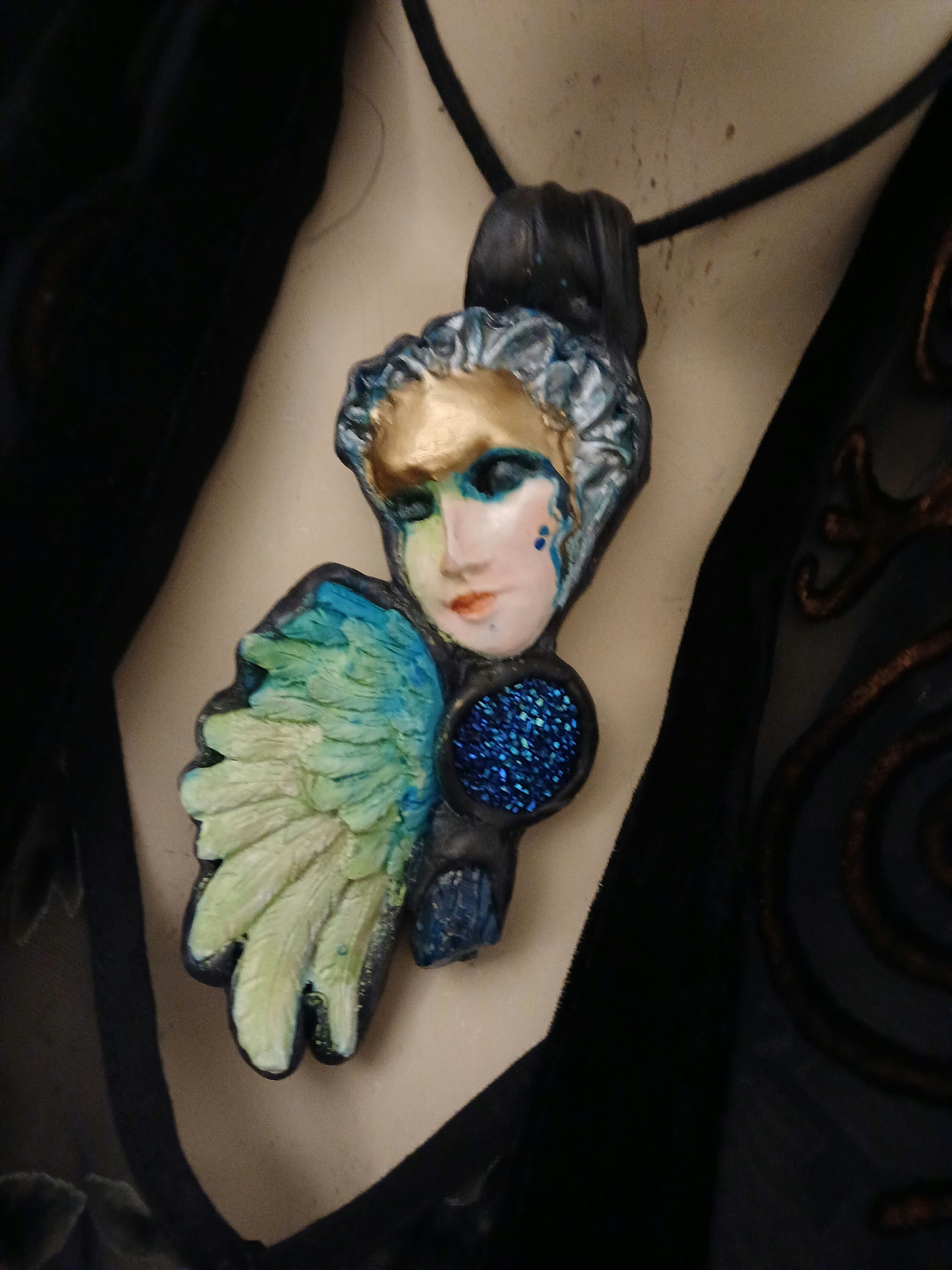 Frankie Clothes Grace And Frankie Necklace Jewelry Worn On Grace