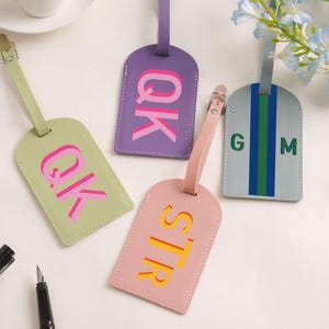 Personalisierter Gepäckanhänger mit Schatten-Monogramm, benutzerdefinierter Reisetaschenanhänger, Initial Name ID Tag, Geschenk für Reisende, Kofferanhänger, Hochzeitsbevorzugung
