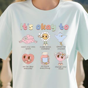 Det är okej att anpassa T-shirt PNG, mental hälsa SVG, personlig utbildning T-shirt PNG, motiverande sublimeringsdesigner, självvård, present till henne