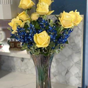 Texas Bluebonnet Gelbe Rose Blumenarrangement, Real Touch Duftblumen, Luxus Statement Vase