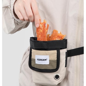Dog Treat pouch, Dog treat bag for walk and training - secured with a magnetic closure, pet accessories