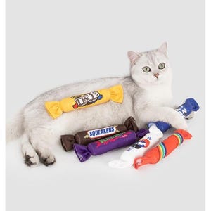 Jouet coloré d'herbe à chat en bonbon – Peluche à mâcher pour chat froissé | Kicker pour chat de style M&M, cadeau amusant pour chat, jouet interactif pour chaton
