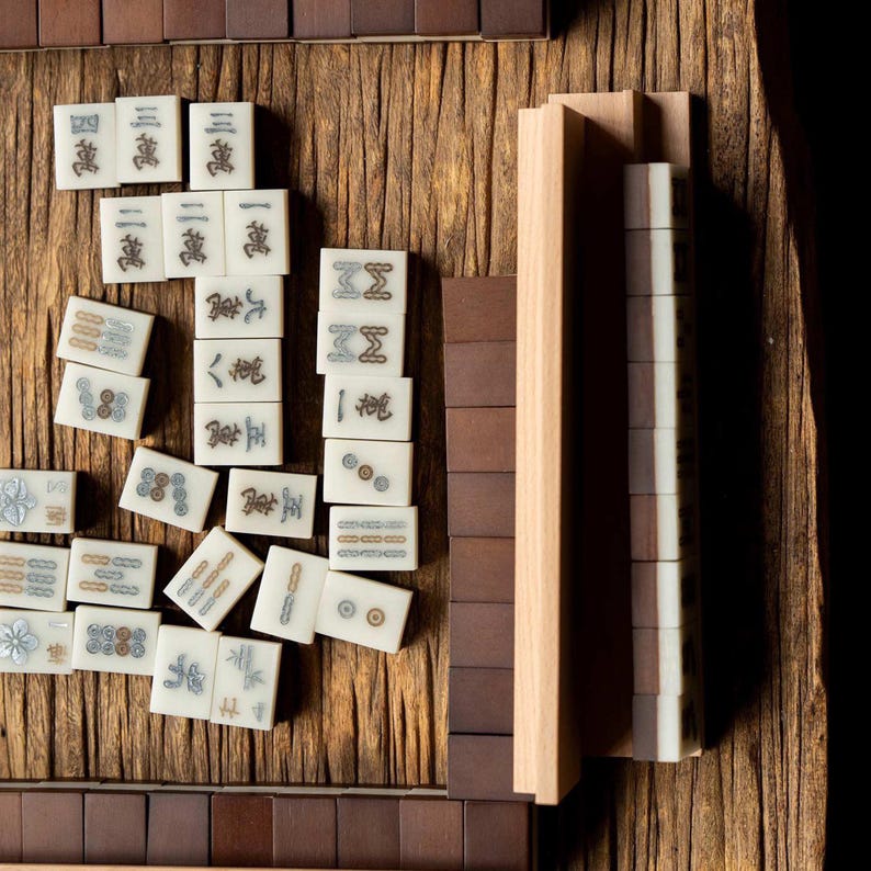 Juego de Mahjong Premium – Mahjong chino de madera con fichas de comodín, juego clásico de Pung Chow, juego de viaje de lujo, regalo único imagen 8