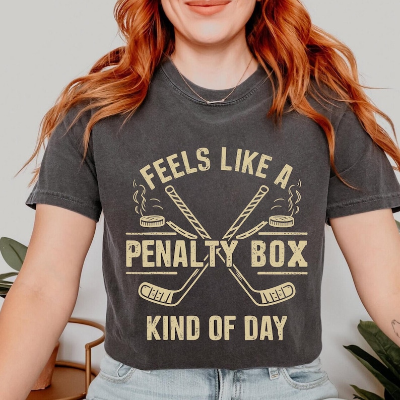 T-shirt de hockey Penalty Box : cadeau amusant pour joueur de hockey image 1