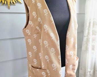 Vintage 70-tals blommig stickad väst hippie ärmlös väst överdimensionerad beige lager-på-lager-plagg M/L