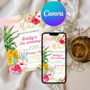 以下が含まれることがあります： トロピカルをテーマにした誕生日招待状。招待状は、ピンク色の背景に金色のグリッターアクセント、パイナップル、ハイビスカスの花が特徴です。テキストには「アロハ！エミリーの7歳の誕生日をお祝いしましょう」と書かれています。