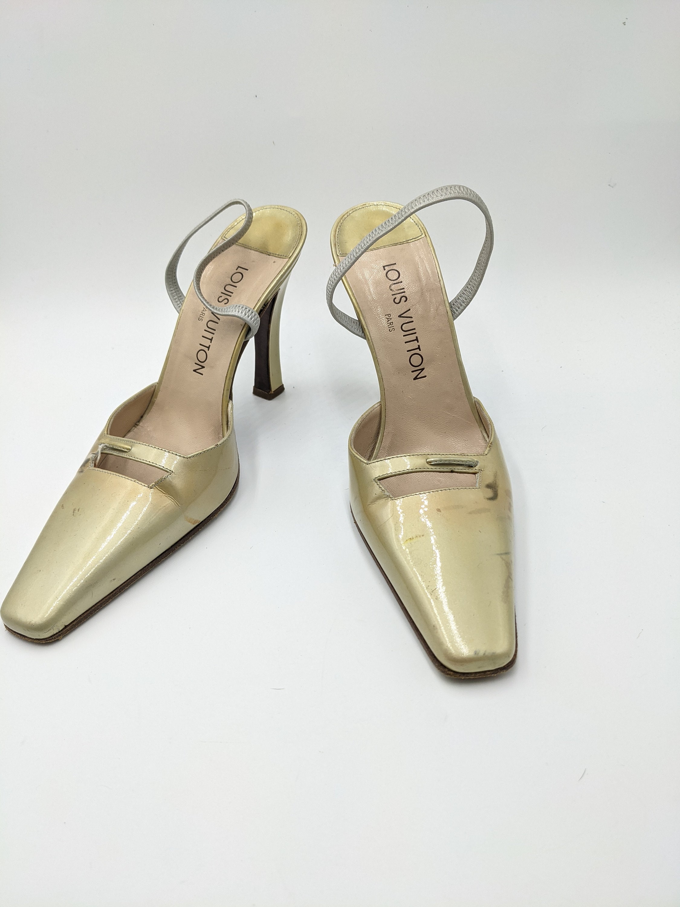 Louis Vuitton Ribbon Logo Plate Suede Heel Pumps Second Hand / Selling