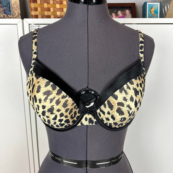 1990's Warner's Cheetah Print Bra sz 38 B