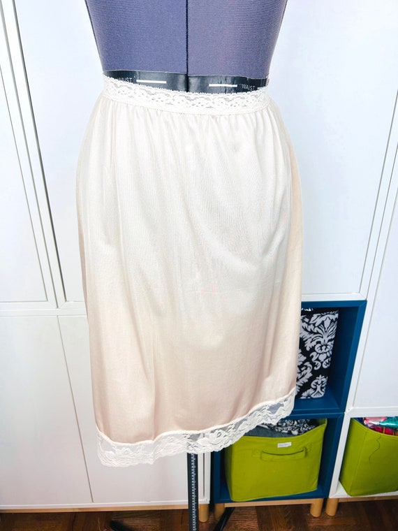 1970's Beige Lace Trim Half Slip sz M Gem