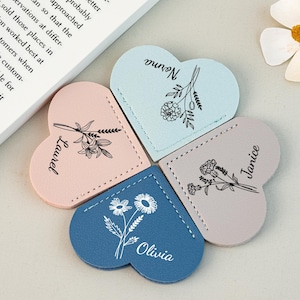 Marque-page coeur fleur de naissance personnalisé, nom personnalisé en cuir, marque-page coin de page coeur, cadeau pour elle, cadeau de lecteurs, cadeaux de remise des diplômes