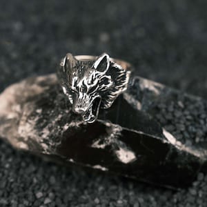 Men&#39;s Handmade 925 Silver Wolf Signet Ring