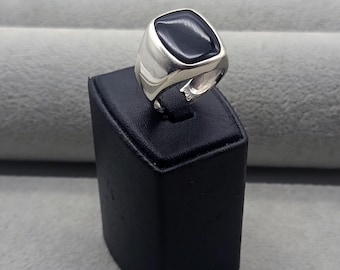 メンズシルバーブラックオニキスリング、オーバル刻印オニキス