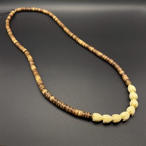 Coleção Pikake - Colar de 30” com colar de colar de 8 contas de coco com flor de Pikake e espaçadores banhados a ouro