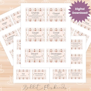 Può includere: Un set di flashcard di balletto con termini e definizioni di balletto. Ogni carta ha uno sfondo beige con un bordo decorativo. Una stella viola dice "Download digitale!". Le carte includono termini come "Adagio" e "Chassé".