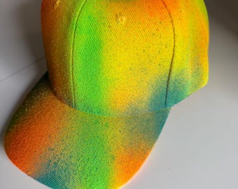 Gorra de béisbol personalizada pintada con aerosol: Arte de grafiti abstracto