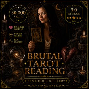 Könnte beinhalten: Ein dunkles, gotisches Bild, das einen Tarot-Leseservice bewirbt. Der Text "BRUTAL TAROT READING" ist in Gold gehalten. Eine Frau hält eine Tarotkarte mit der Aufschrift "THE LOVERS". Weitere Texte: "30.000 VERKÄUFE" und "5.0 BEWERTUNGEN."