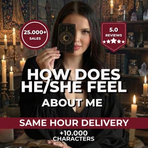 Może przedstawiać: Kobieta trzyma kartę tarota przed twarzą. Widoczny jest tekst "HOW DOES HE/SHE FEEL ABOUT ME" i "SAME HOUR DELIVERY". Obraz zawiera również ikony wskazujące ponad 25 000 sprzedaży i 5,0 recenzji.