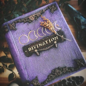 Magic Book Storage Box, Handmade grimoire, Secret Storage Box for magic trinket, Witchcraft gift and Witchy decor