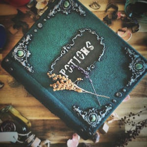 Magic Book Storage Box, Handmade grimoire, Secret Storage Box for magic trinket, Witchcraft gift and Witchy decor