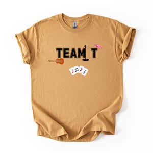 Camiseta del equipo T Spades / Reina de Picas Cantante / Inspirada en Tracie y Cheryl / Palos de cartas con notas musicales / Camiseta divertida para una noche de juegos / Camiseta estilo serenata