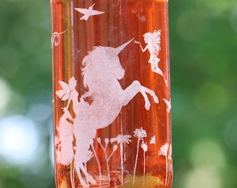 Geätztes Einhorn- & Feengarten-Kolibri-Futterhaus, recycelte Weinflasche