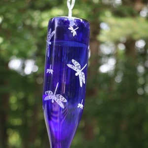NEW ETCHED Dragonflies Recycled Wine bottle Hummingbird feeder in Clear, Blue or Green j-tip