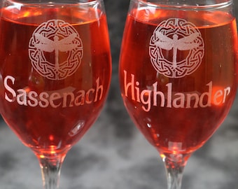 Sassenach en/of Highlander Dragonfly Keltische cirkel Outlander geïnspireerd geëtste wijnglazen witte wijn enkele of set van 2