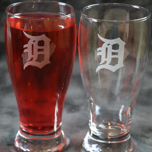 Detroit Sports Pilsner Etched Glass set of 2 You pick from Wings Pistons Lions and Tigers