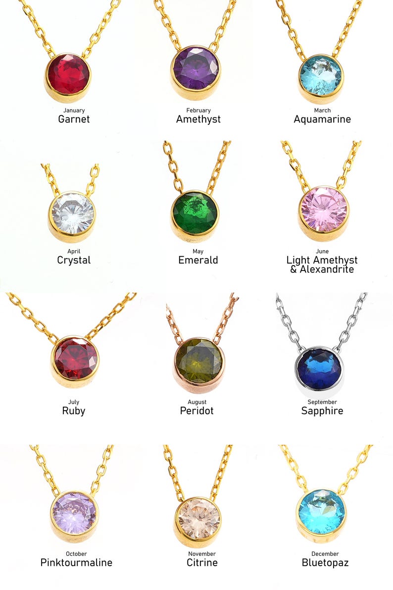 Pu&ograve; includere: Collane d'oro con pendenti di pietre preziose. Le pietre includono granato, ametista, acquamarina, cristallo, smeraldo, ametista chiara & alessandrite, rubino, peridoto, zaffiro, tormalina rosa, citrino e topazio blu. Ogni pendente &egrave; etichettato con il suo mese.