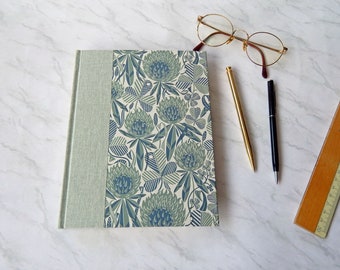 Clover Journal A5, 9" x 6.5" with cream ruled pages and pen holder. Luxury Gift