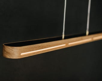 Wisząca lampa LED z litego drewna dębowego: nowoczesny żyrandol liniowy