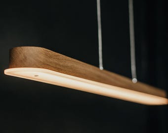 Wisząca lampa LED z litego drewna dębowego: nowoczesny żyrandol liniowy