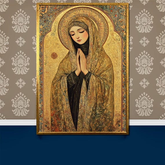 静謐な聖母マリアのイコン：複雑なビザンチン様式のモザイク画の前で手
