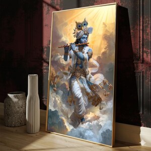Op de afbeelding: Een ingelijst kunstwerk toont een blauwhuidige figuur die fluit speelt, versierd met een gevederde hoofdtooi en gouden versieringen. De figuur staat tegen een achtergrond van wervelende wolken en stralend licht, wat een hemelse sfeer creëert. Het kunstwerk is ingelijst in een goudkleurige lijst.