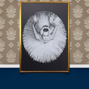 Graceful Ballet Dancer Canvas Painting - Black and White Artistic Wall Decor - Timeless Gift for Dance and Art Lovers