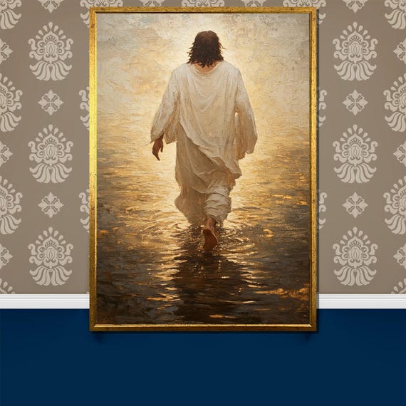 静謐な聖母マリアのイコン：複雑なビザンチン様式のモザイク画の前で手