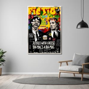 Puede incluir: Una ilustraci&oacute;n en blanco y negro de dos hombres con traje sobre un fondo colorido. El fondo incluye las palabras "Royale with Cheese" y "Big Mac's a Big Mac".