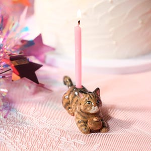 Brown Tabby Cat Cake Topper Cute Ceramic Candle Holder Kitty with Acorn Pottery Figurine Birthday Party Miniature Pet Decor Gift