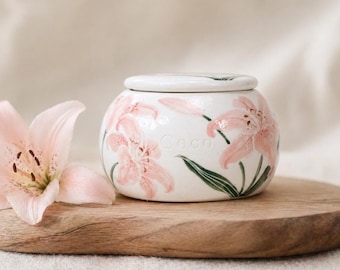 Kundenspezifische rosa Lilien-Haustier-Urne personifizierte keramisches Glas für Hundekatzen-Asche-handgemaltes Erinnerungs-Andenken-Urne-Tier-Einäscherungs-Kasten
